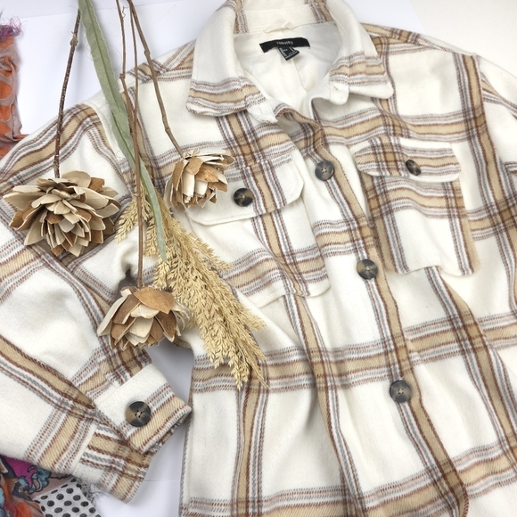 Express Womans White Tan Plaid Thick Sweater Jacket - Oversize Fit  Sz Small - Picture 7 of 13